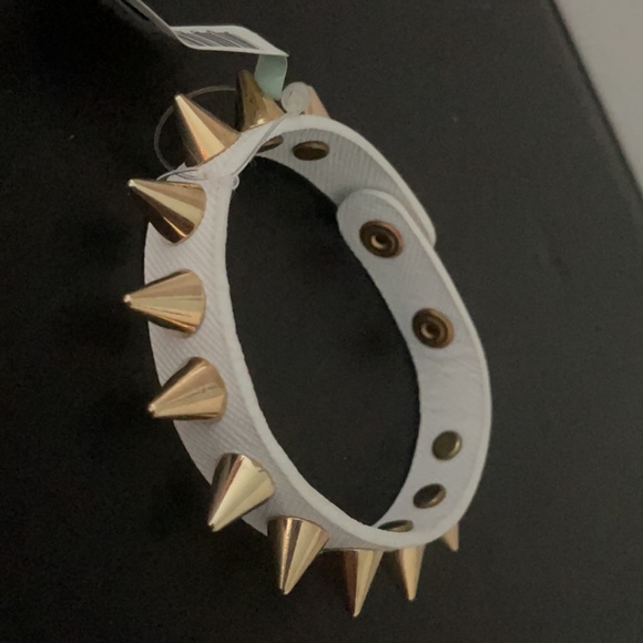 GOLD SPIKES WHITE GROSGRAIN LEATHER SNAP BRACELET - Picture 6 of 6